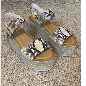 Gianni Bini Snakeskin Leather Platform Sandals Tan Brown Size 7.5 NWOT Summer